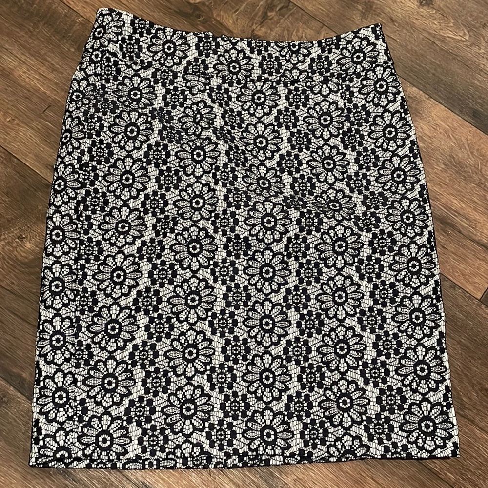 Banana Republic Black Lace Floral Pencil Skirt Size 6